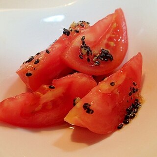 生姜醤油＆りんご酢＆黒胡麻で　トマトのプチサラダ